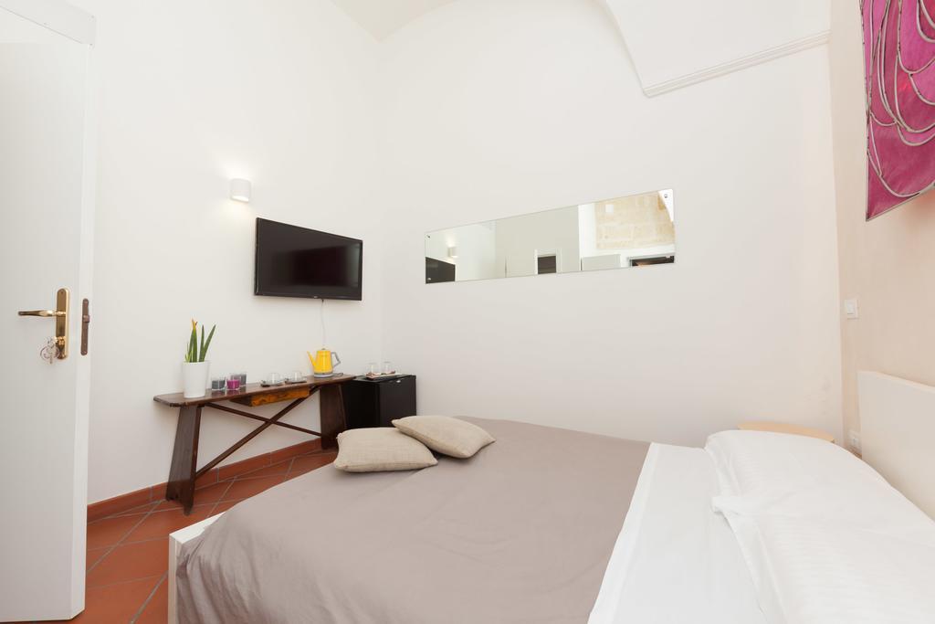 B&B Corte Dei Taralli เลชเช ห้อง รูปภาพ